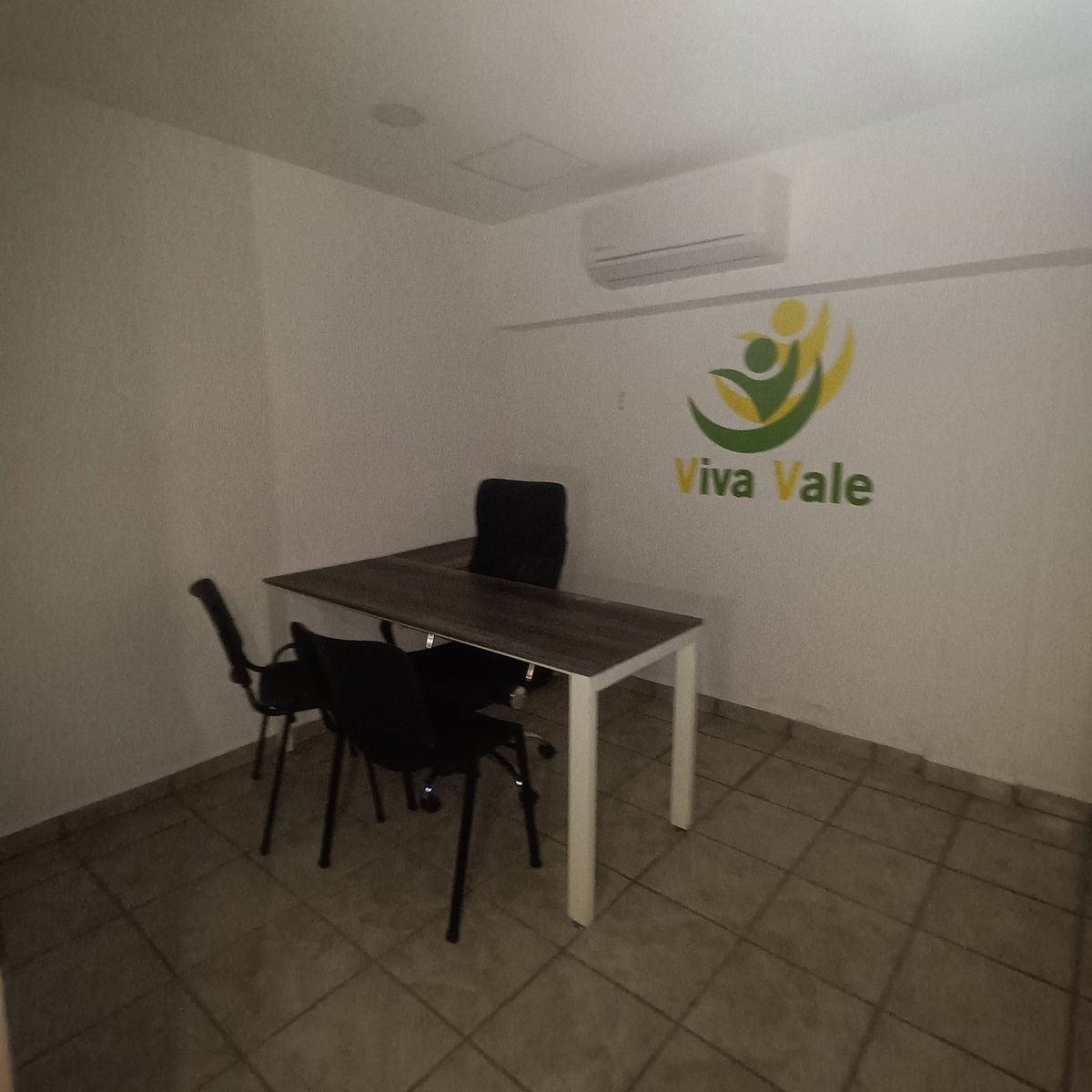17 of 26: Oficina Gerencial,. privada, dos.