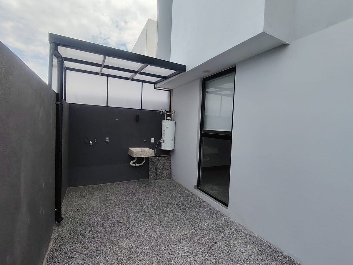 PATIO TRASERO Y ÁREA DE LAVADO, foto 10 de 29