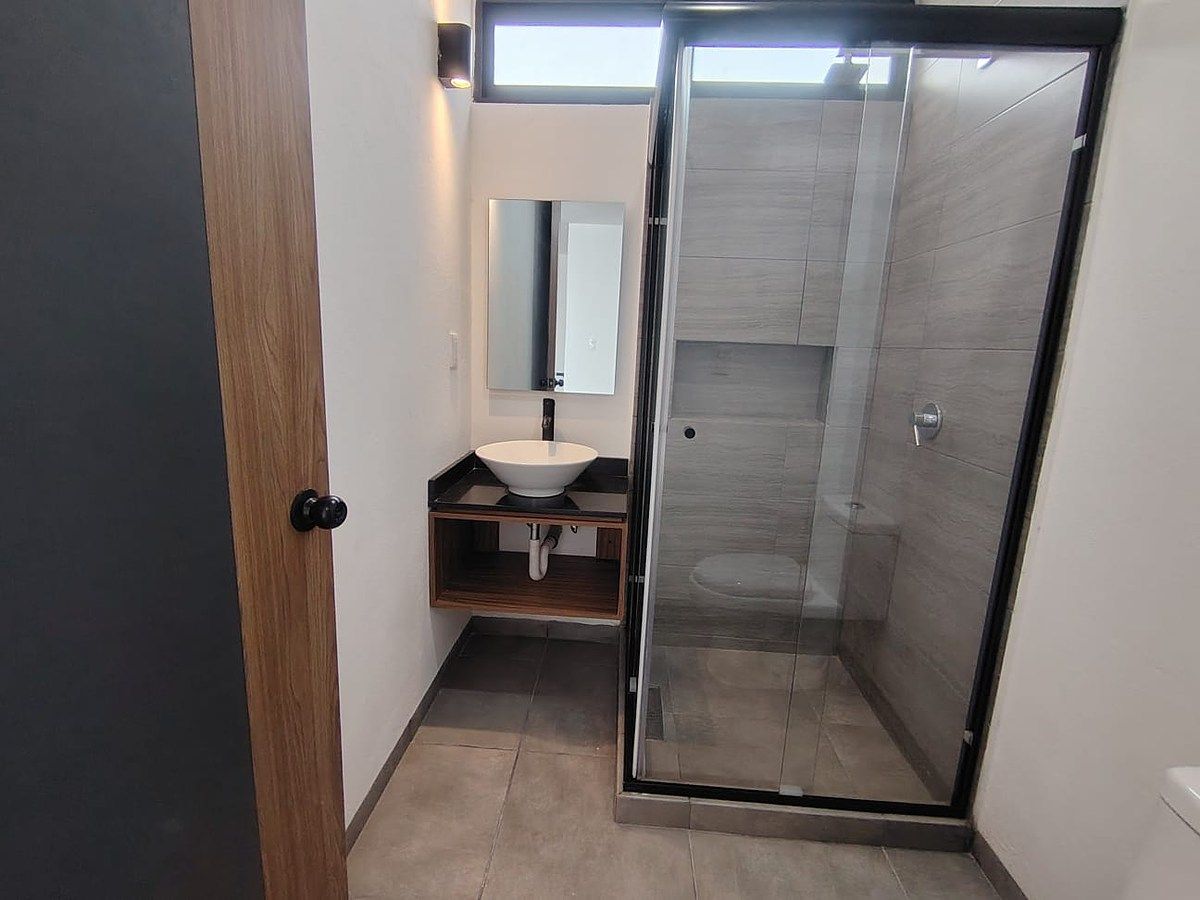MEDIO BAÑO COMPARTIDO PARA RECAMARAS SECUNDARIAS, foto 15 de 29