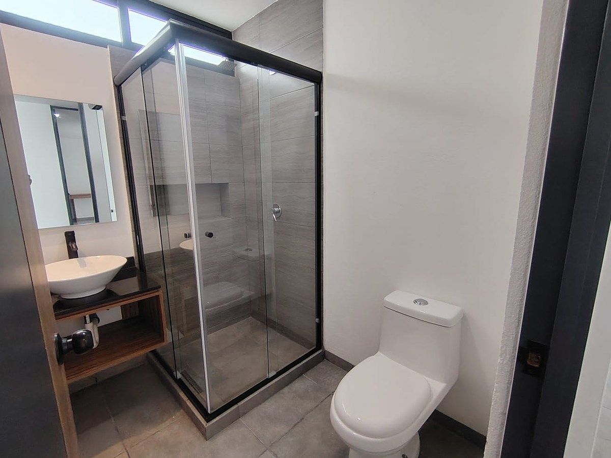 MEDIO BAÑO COMPARTIDO PARA RECAMARAS SECUNDARIAS, foto 16 de 29