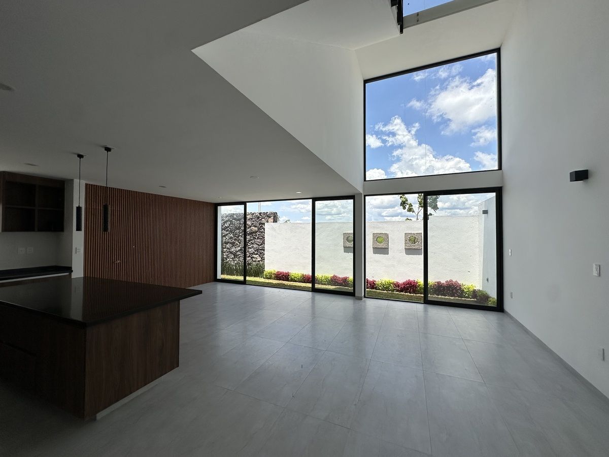 3 de 21: SALA TRIPLE ALTURA