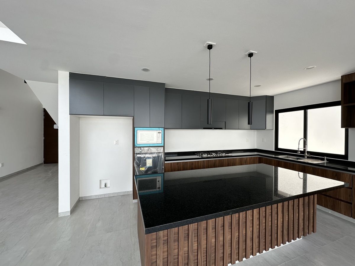 7 de 21: COCINA EQUIPADA