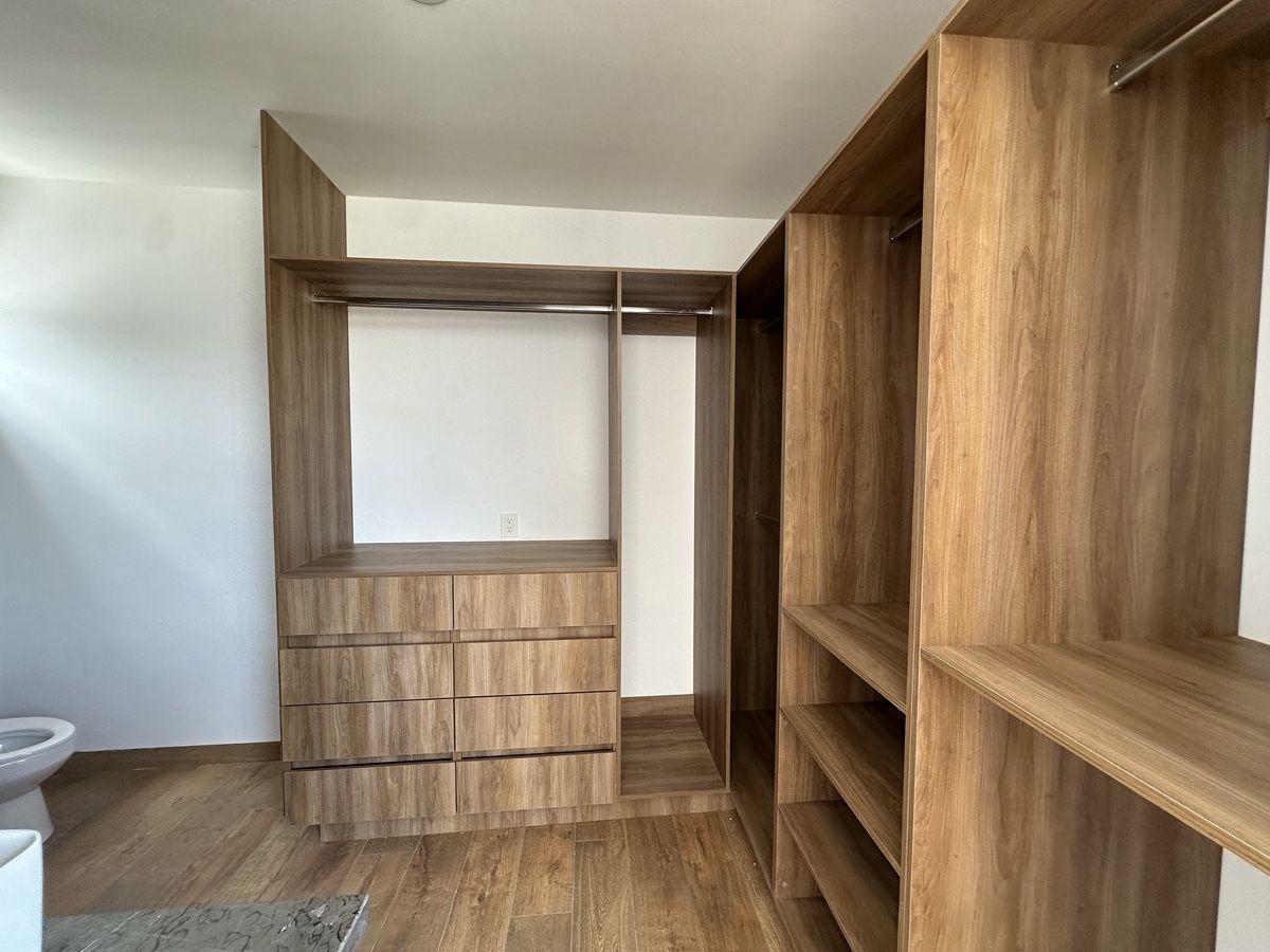 17 de 21: WALKING CLOSET
