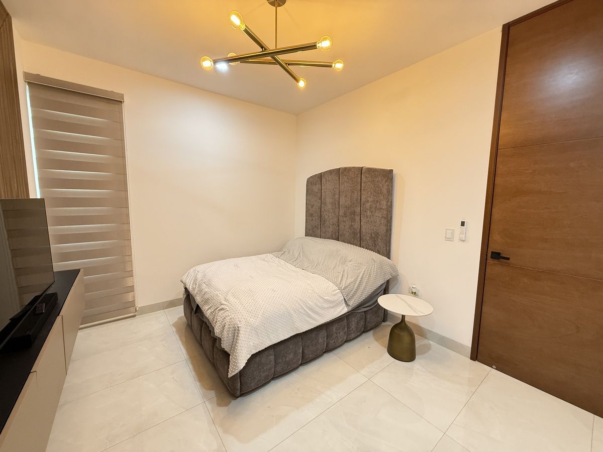 4 of 8: Habitación secundaria