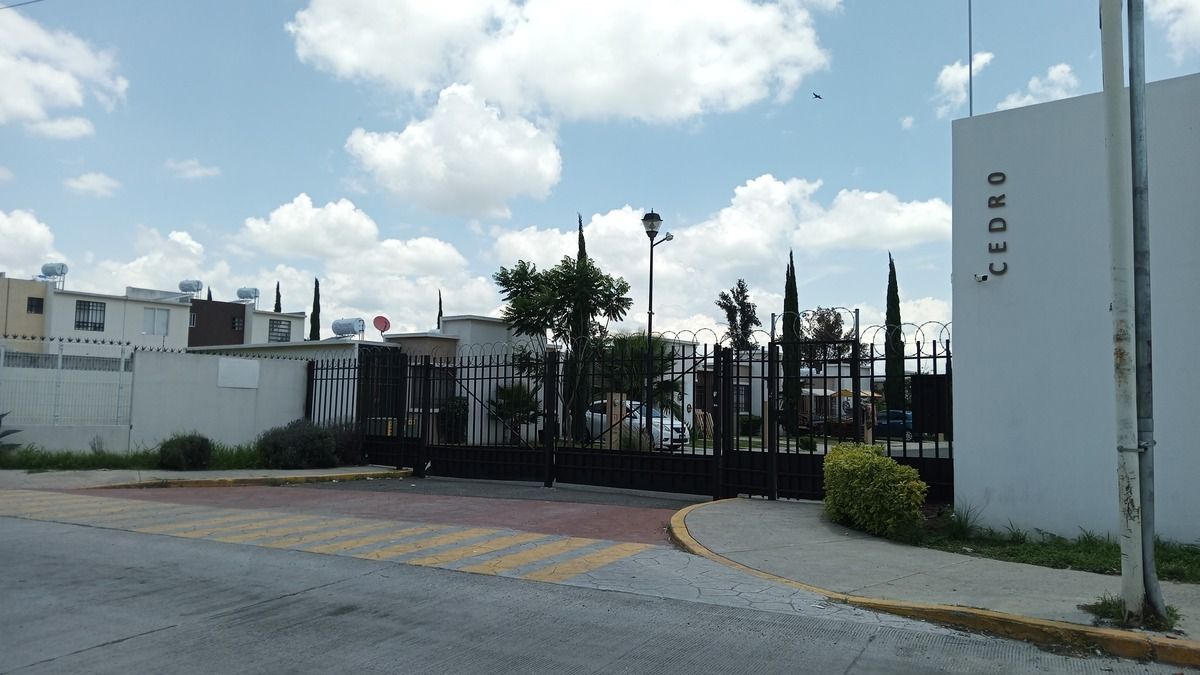 2 de 5: PRIVADA DE CEDRO