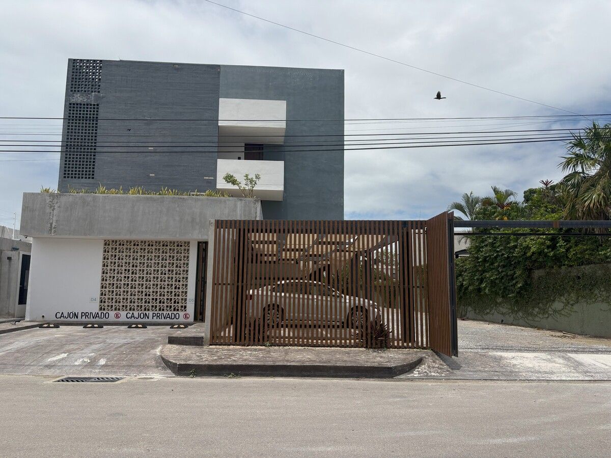 33 de 33: Fachada complejo 15 departamentos en total
