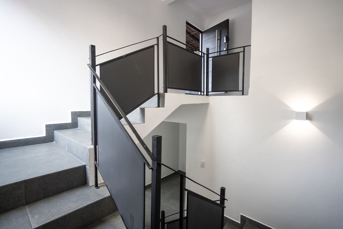 3 of 21: Escaleras