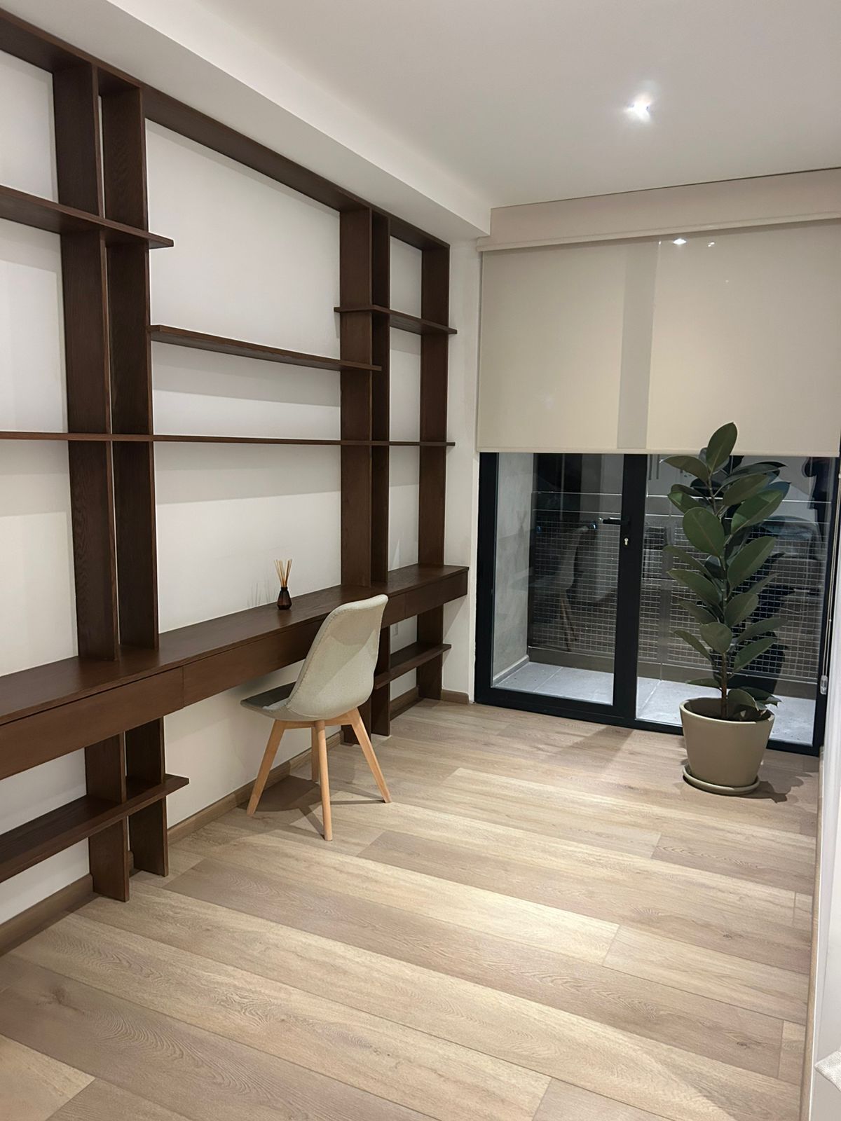 3 de 18: Balcón de habitación