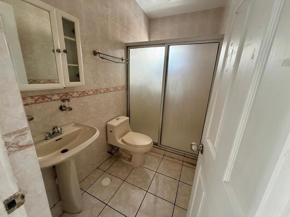 10 de 15: BAÑO COMPLETO P/RECAMARAS SECUNDARIAS EN ESTANCIA