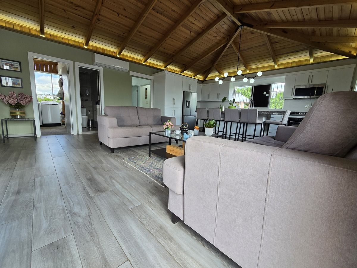 5 de 50: Apartamento remodelado y construido en el 3er nivel.