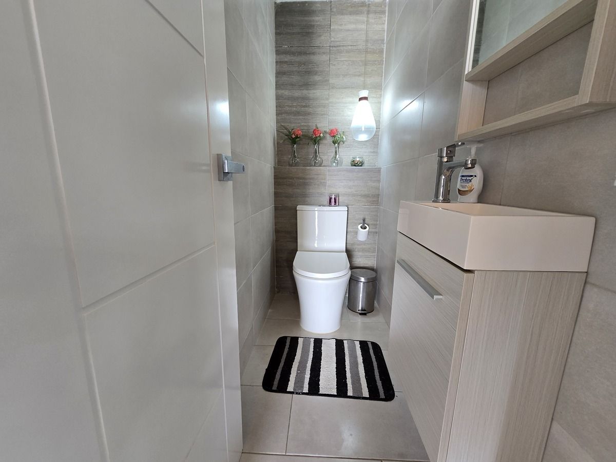 8 de 50: Apartamento remodelado y construido en el 3er nivel.