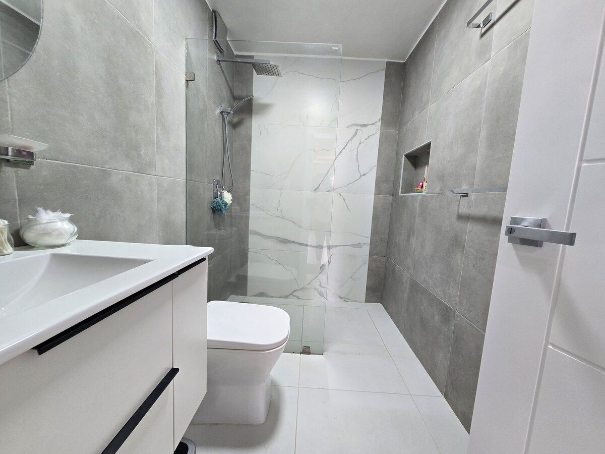12 de 50: Apartamento remodelado y construido en el 3er nivel.