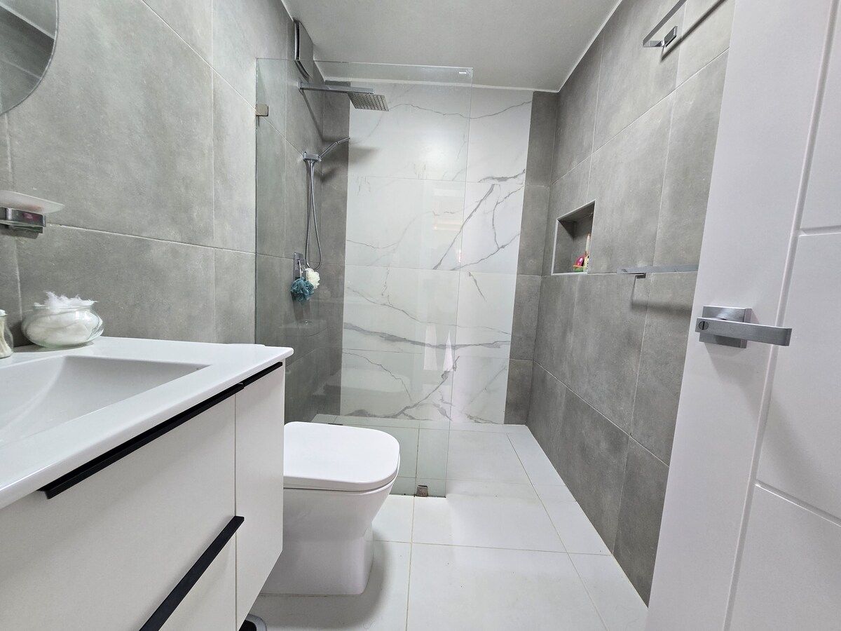 13 de 50: Apartamento remodelado y construido en el 3er nivel.