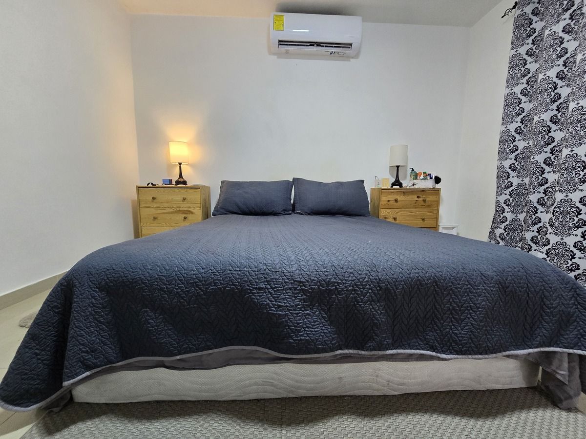 14 de 50: Apartamento remodelado y construido en el 3er nivel.