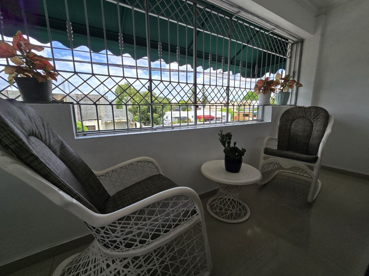 39 de 50: Segundo nivel tienen apartamento 3 habitaciones