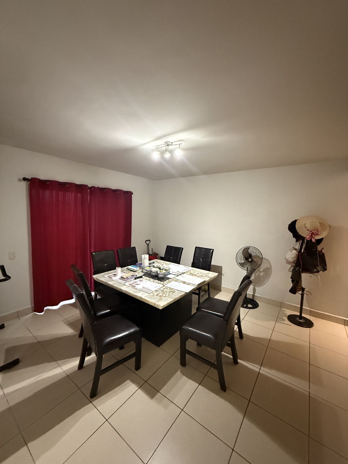 3 of 12: comedor