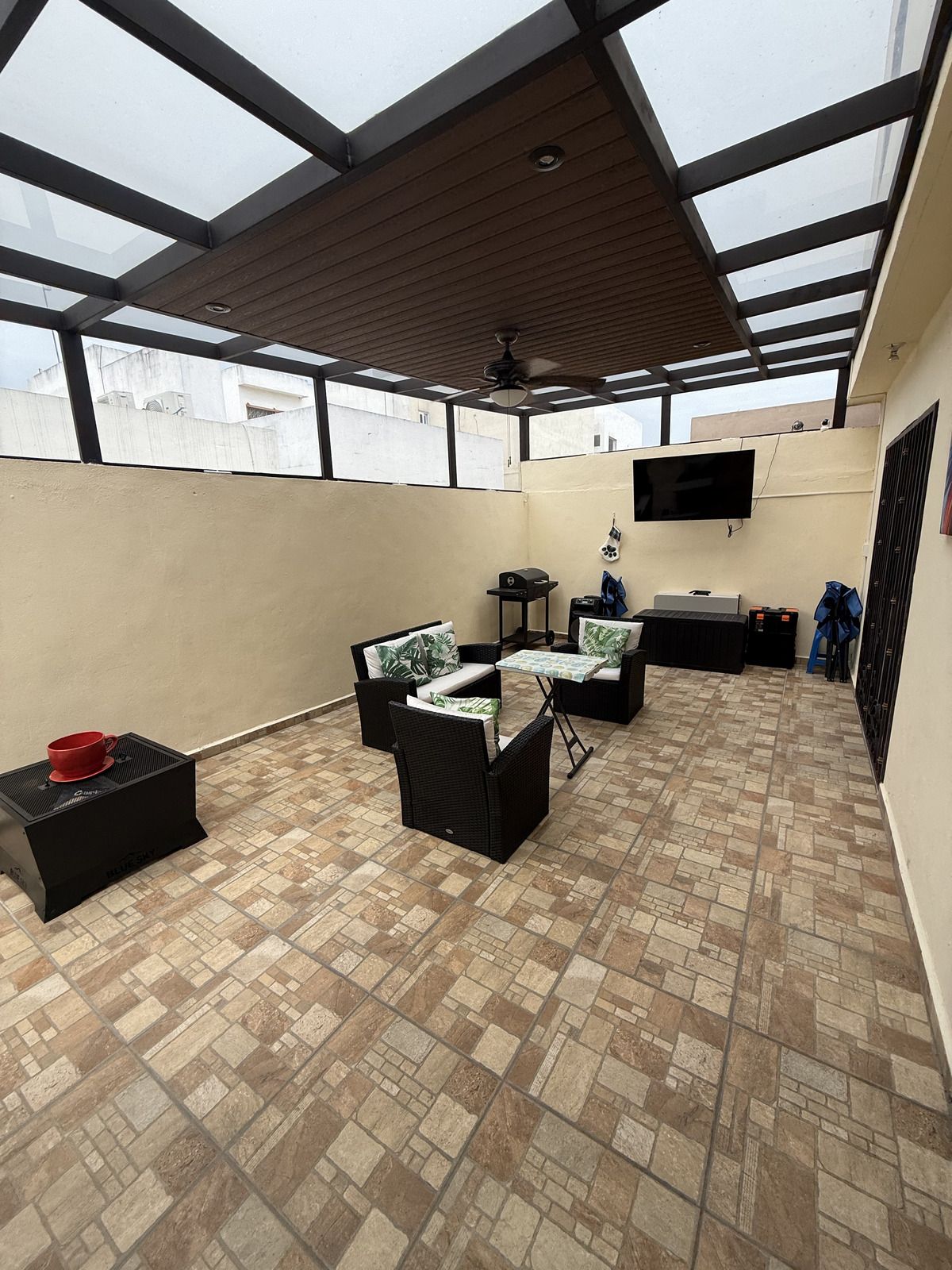 4 of 12: terraza climatizada