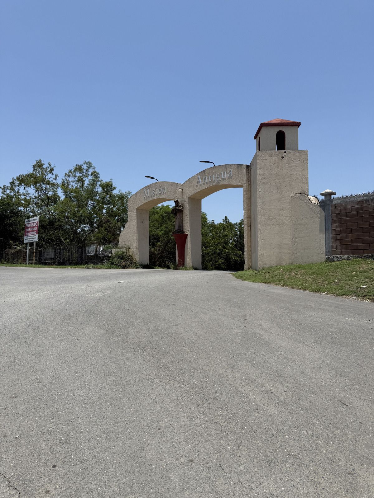 5 of 5: entrada al fraccionamiento