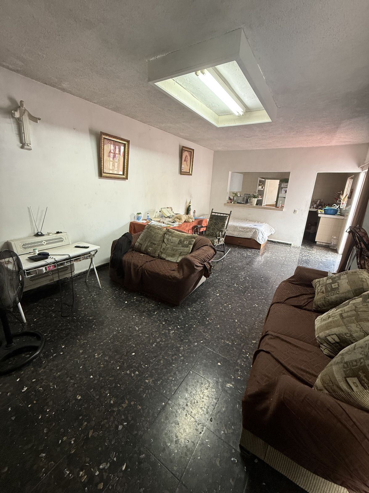 2 of 13: sala
