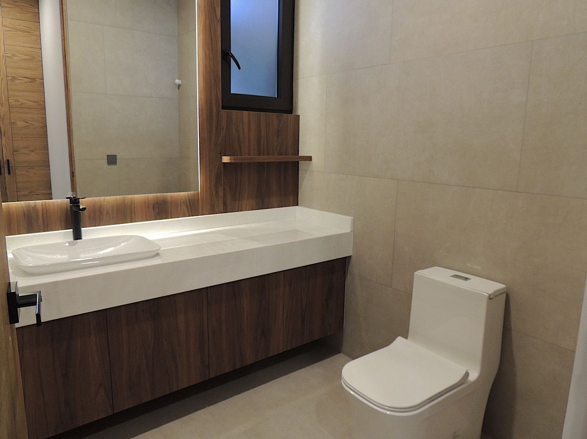 28 de 38: Baño visitas