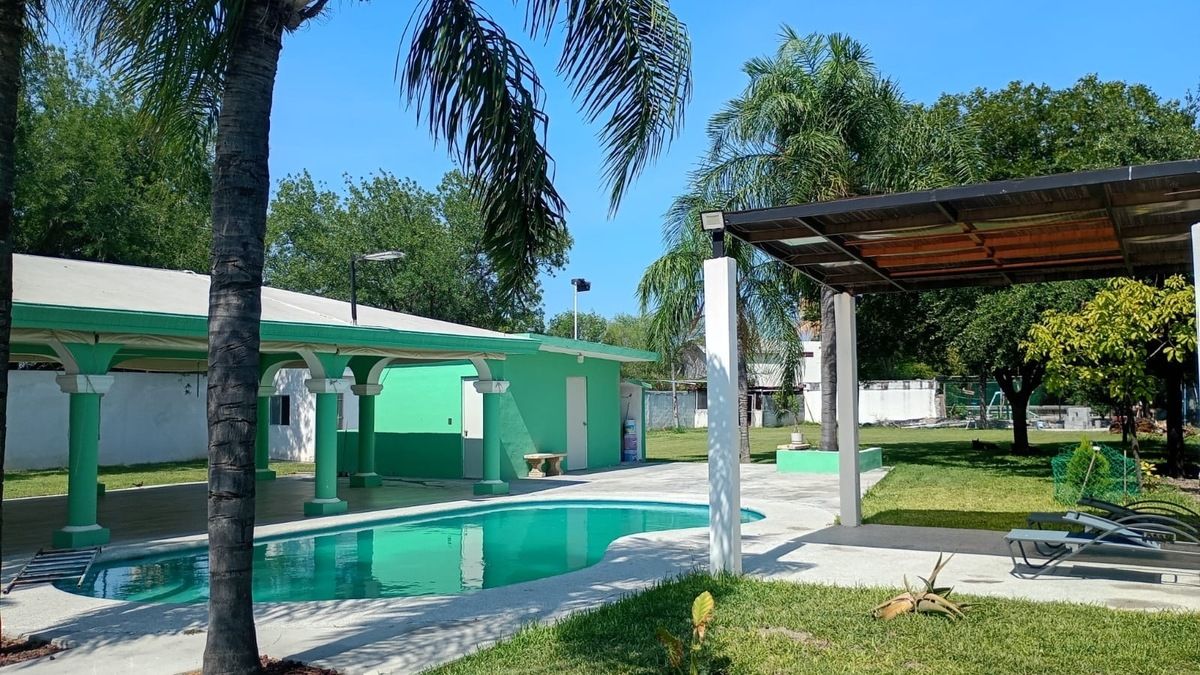 1 de 12: palapa y alberca