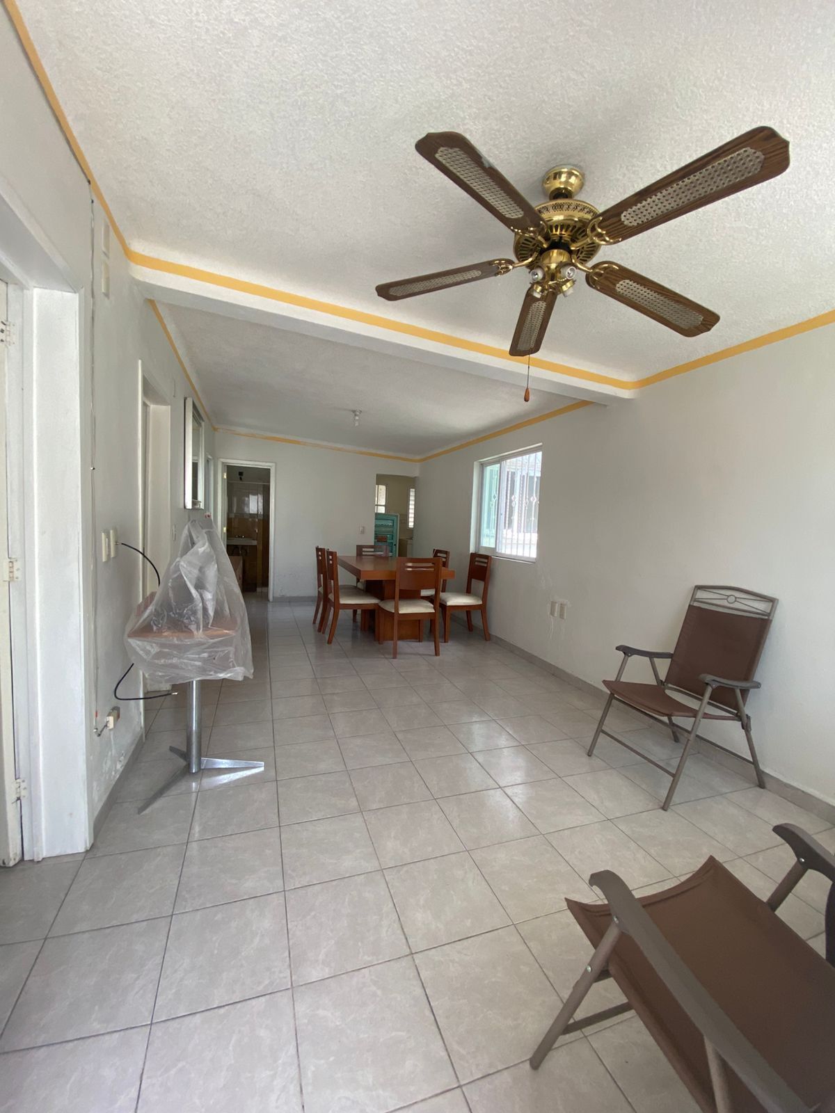 2 of 11: Sala y comedor