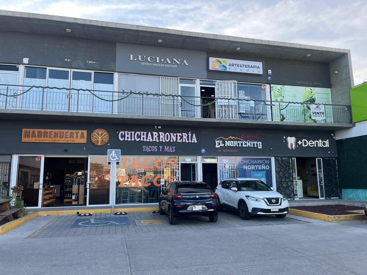 15 de 15: ESTACIONAMIENTO