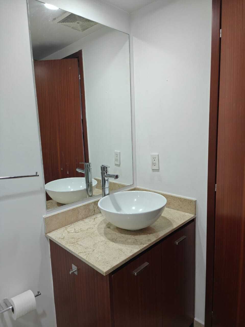 14 of 17: BAÑO