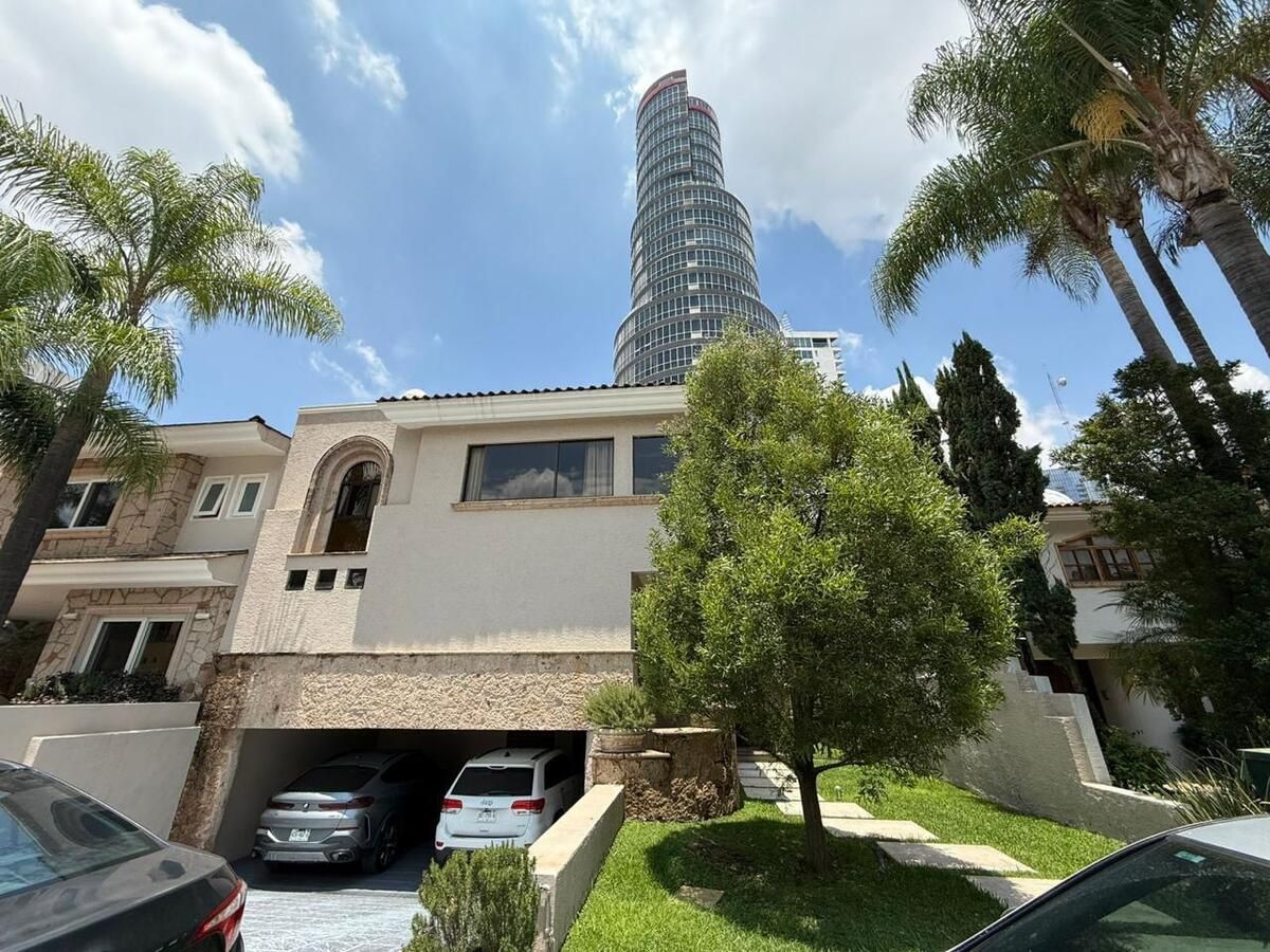 1 de 21: Casa en venta en Puerta de Hierro Zapopan – Fachada principa