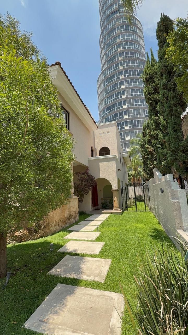2 de 21: Casa en venta en Puerta de Hierro Zapopan – Fachada principa
