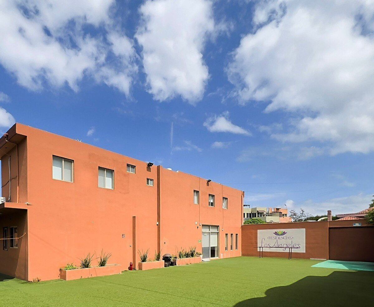 Propiedad con Uso de Suelo Comercial y de Servicios en Venta en Colonia Contry