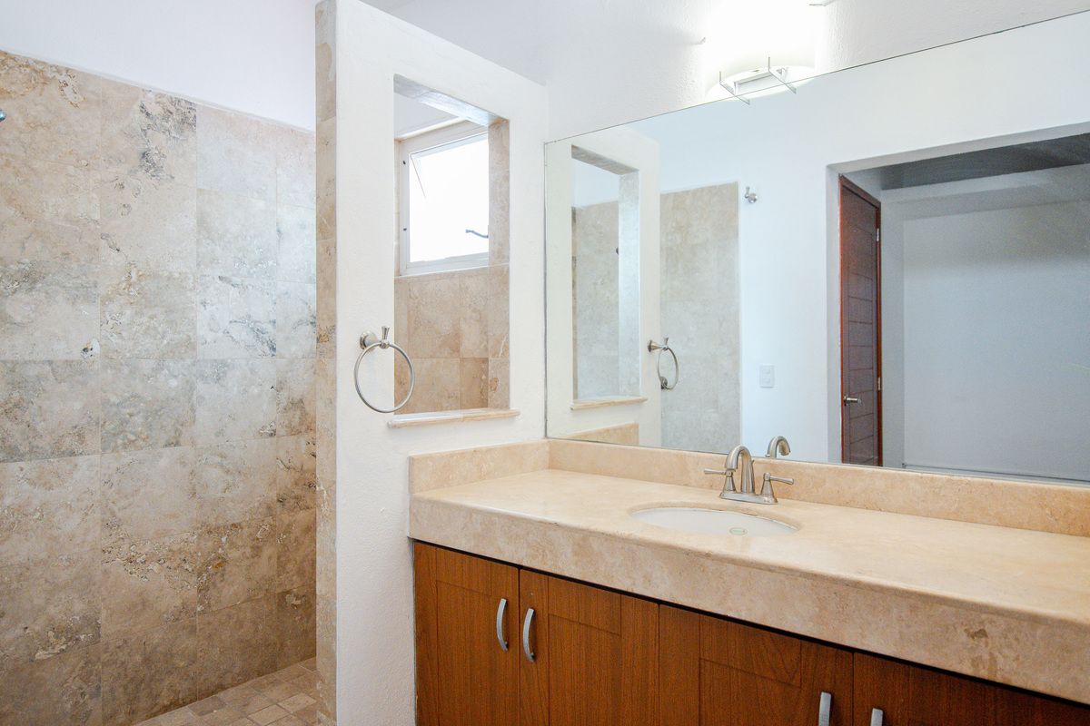 28 de 45: Baño completo Recámara 2