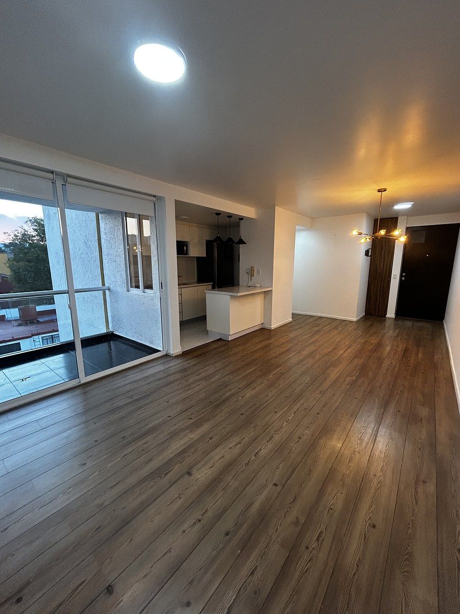 4 de 18: Sala comedor y terraza