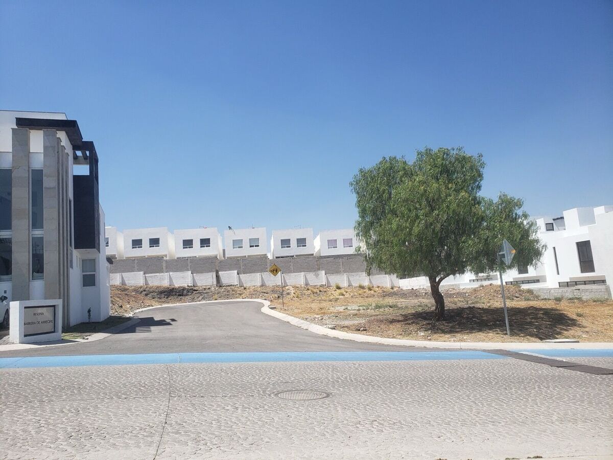 Terreno en venta en Biogrand Juriquilla - foto 1