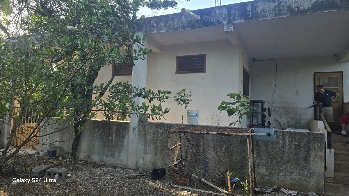 3 de 28: Vista de la fachada, casa principal