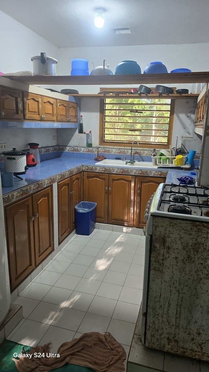 4 de 28: Cocina, casa principal