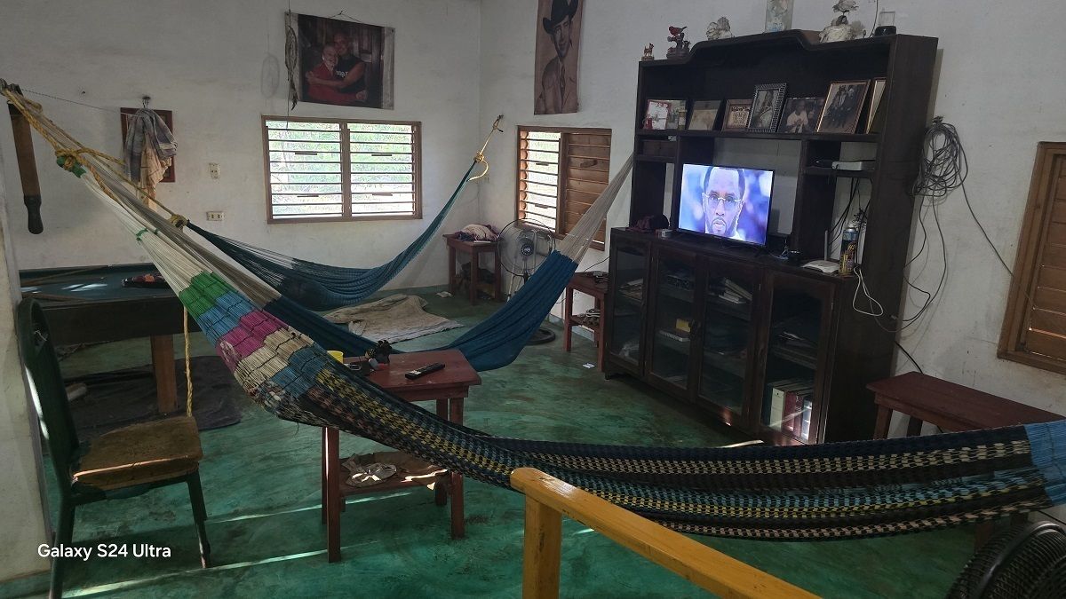 5 de 28: Sala de estar, casa principal