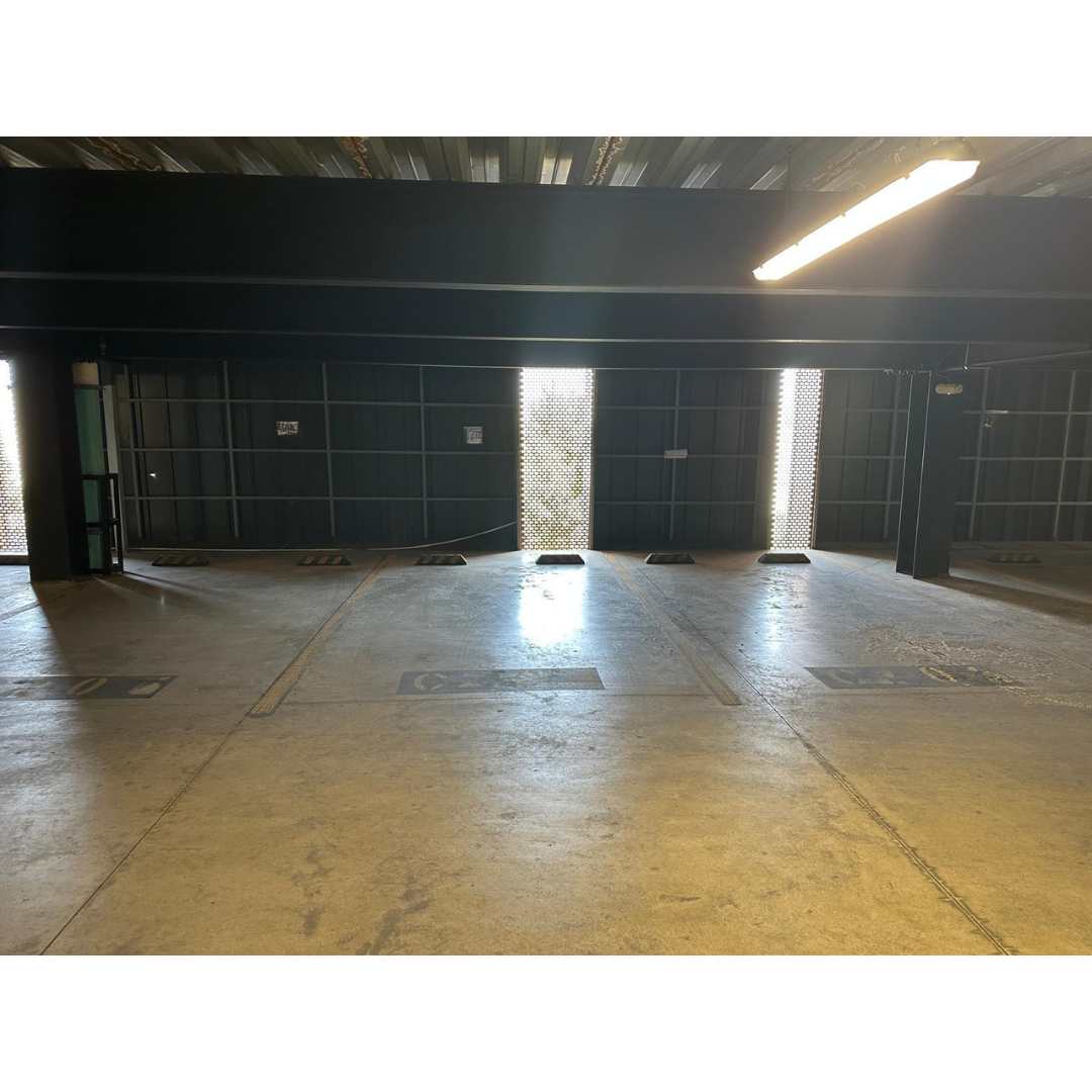 9 of 9: 3 Estacionamientos
