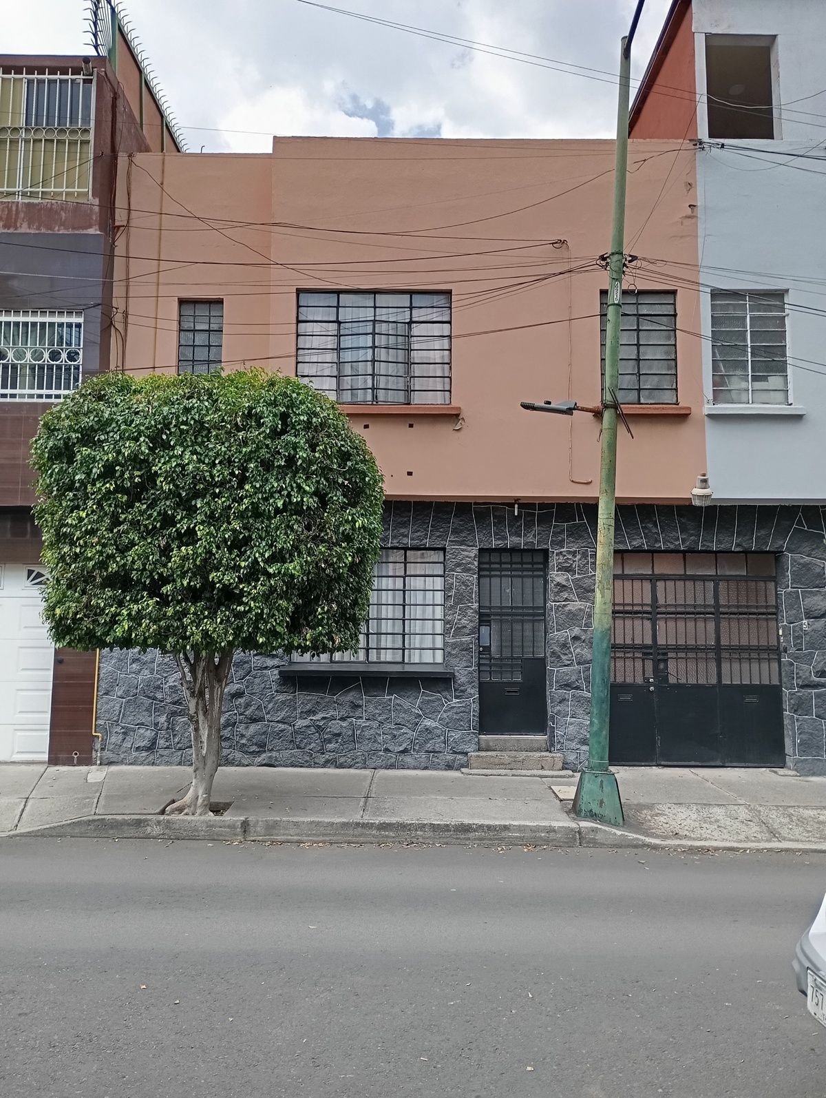 1 de 37: Fachada principal