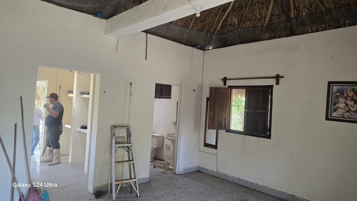 2 de 28: Vista de la sala de la casa