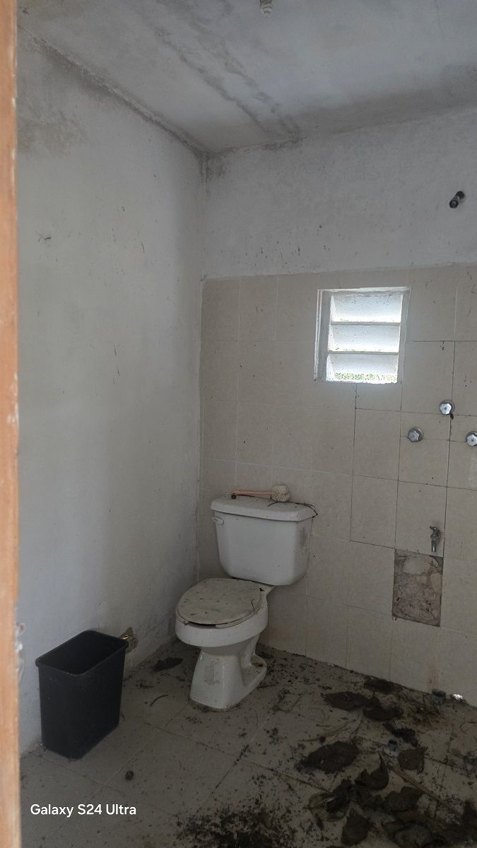 12 de 28: Parte del segundo baño de la casa