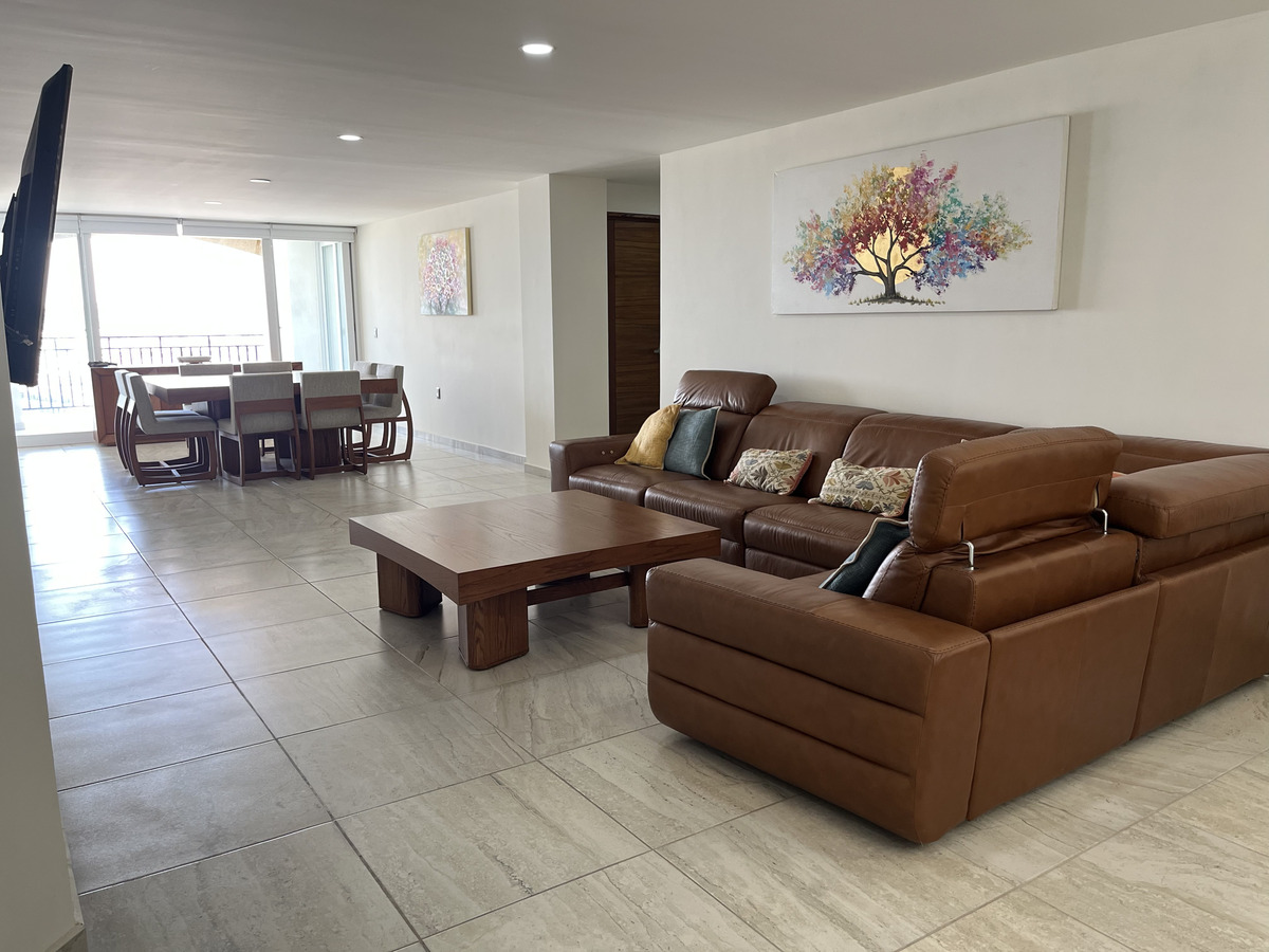 3 of 30: Sala Comedor con Muebles de Alta Gama