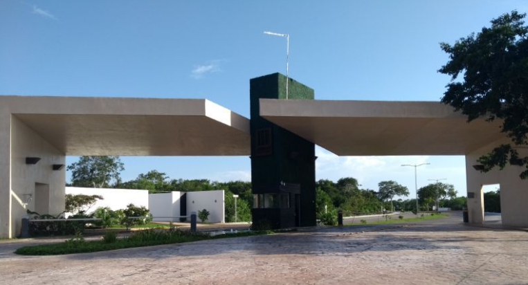 2 of 33: acceso a la privada