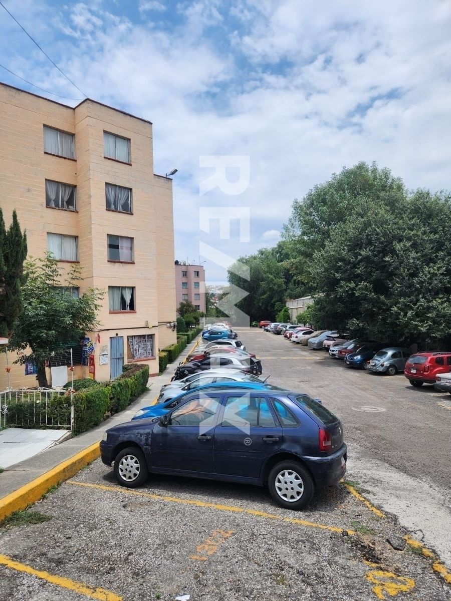 Entrada Conjunto y estacionamiento