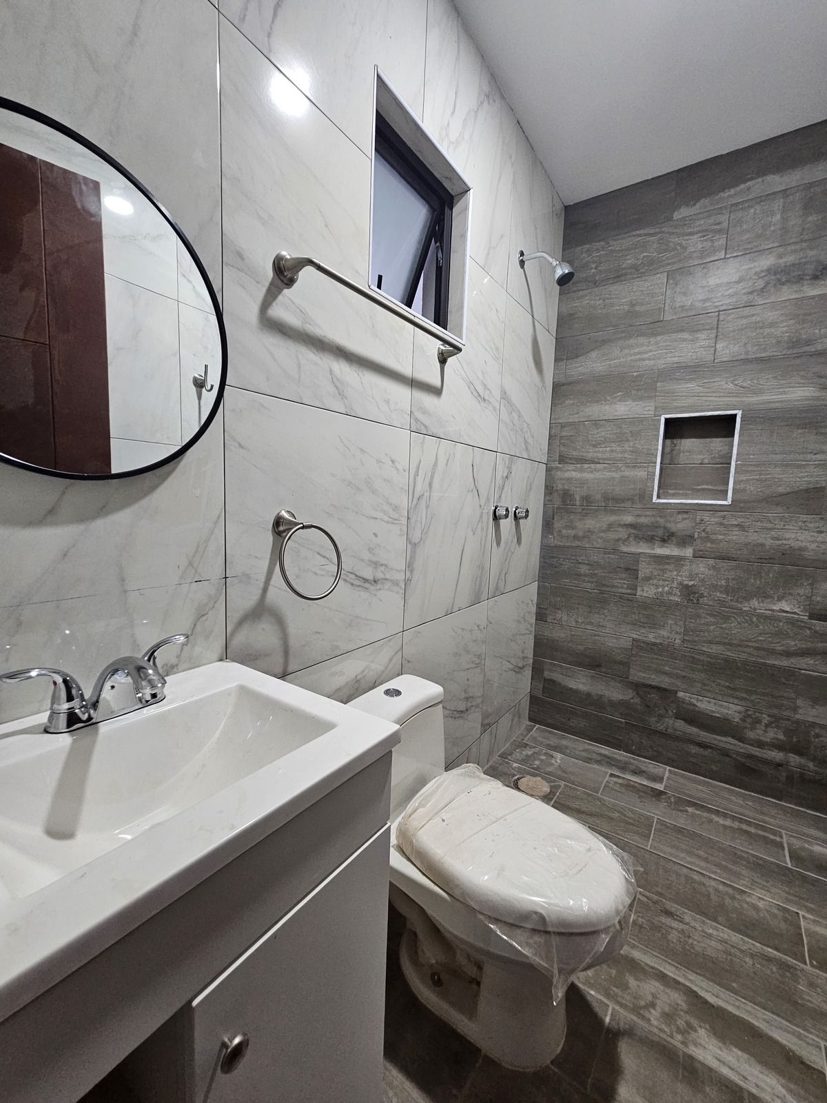 7 of 18: Baño Planta Baja