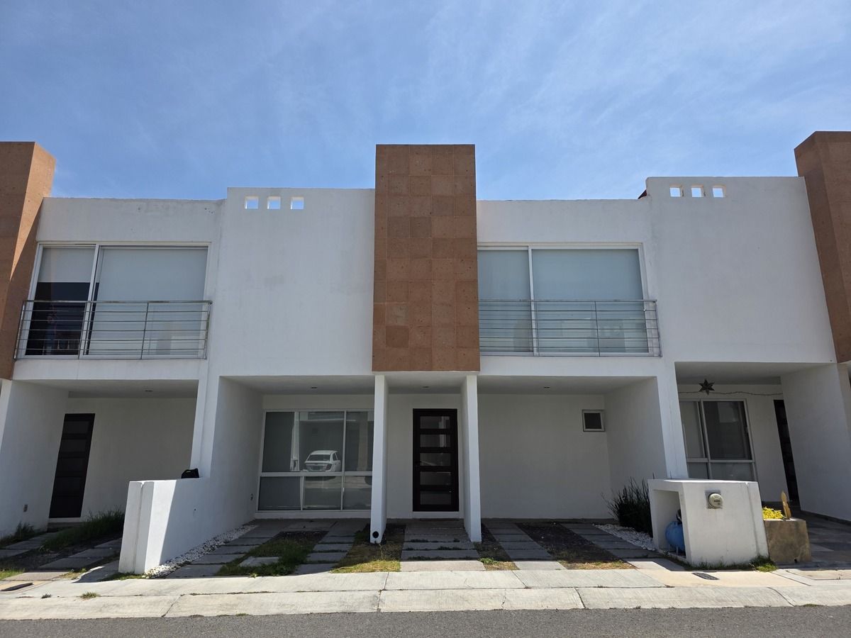 1 de 16: Fachada principal