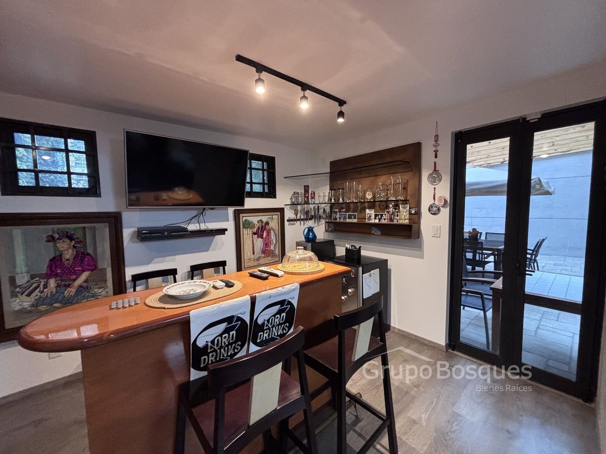 9 de 33: Bar con salida a la terraza