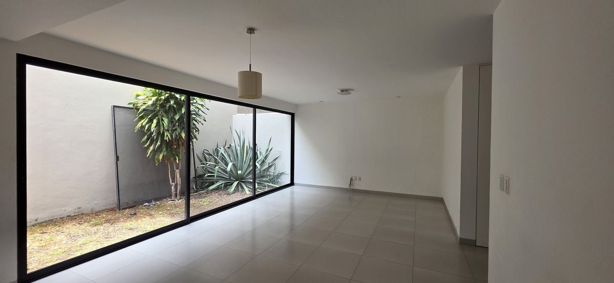 5 de 17: Espacio para sala y comedor
