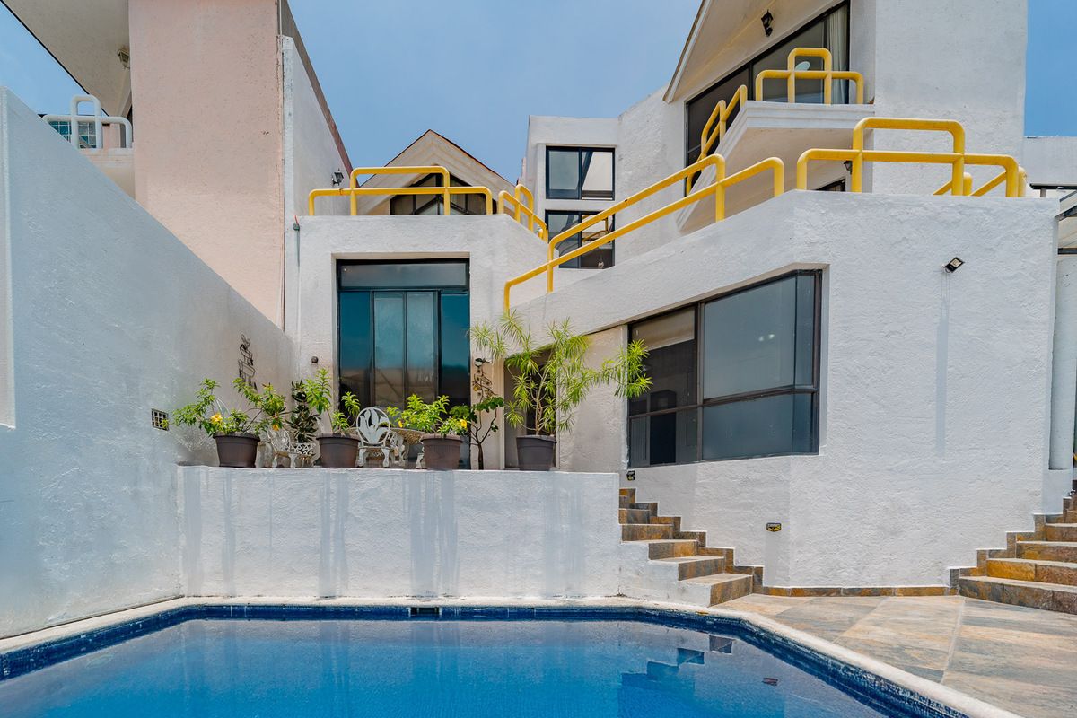 Exclusiva Residencia con Vistas Panorámicas y Alberca en Cuernavaca