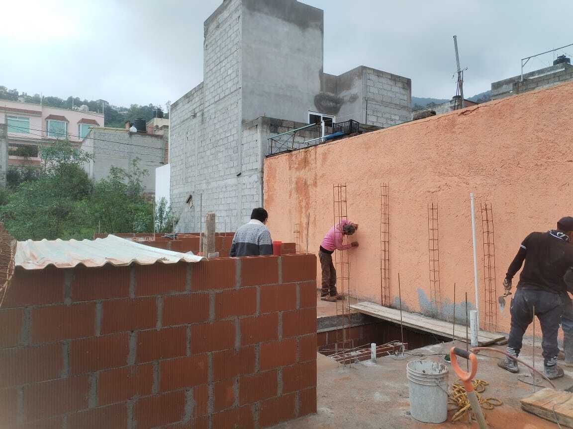 2 of 15: Casa en obra